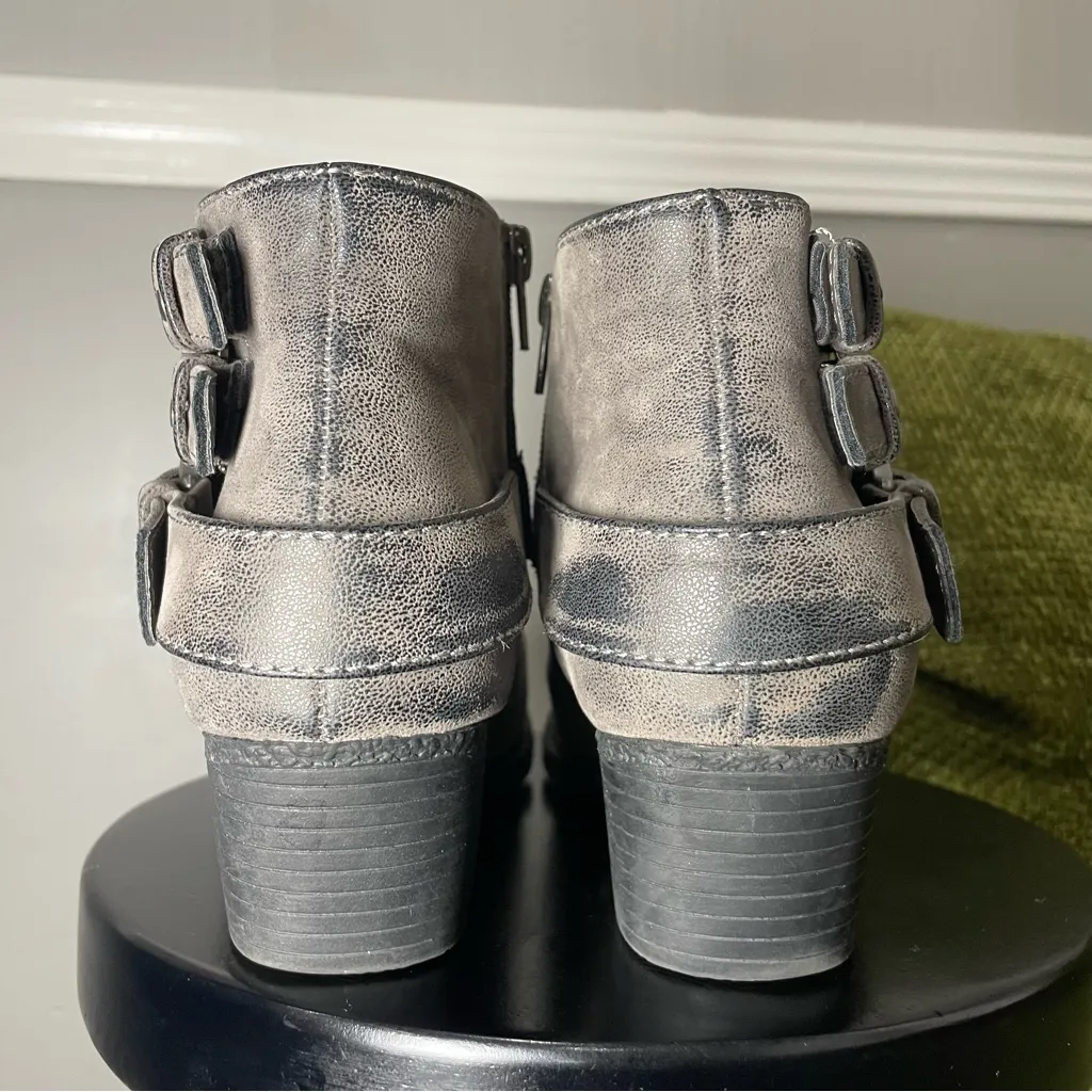 Dakota Chase Snowflake Booties Women’s size 7.5 Boots Gray - Image 6