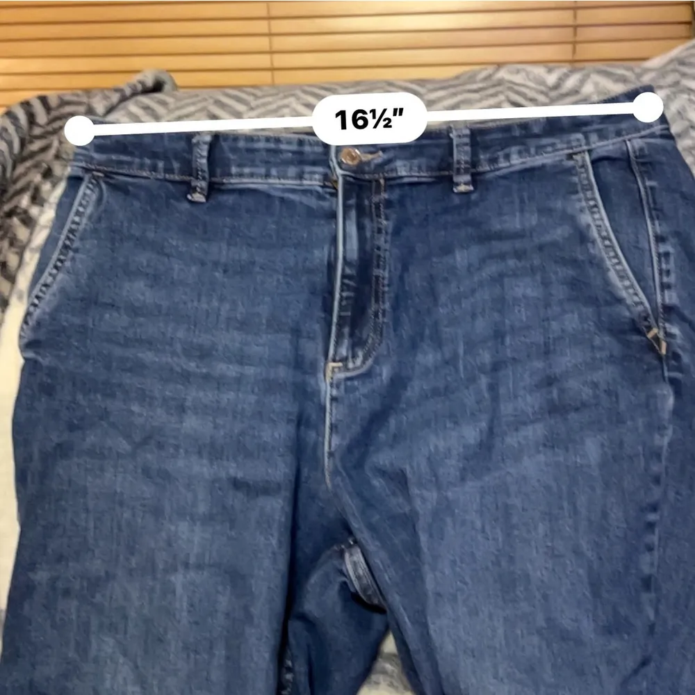 Liz Claiborne Womens 14 Straight Leg Capri Jeans Blue Denim Measured 31 Waist - Image 5