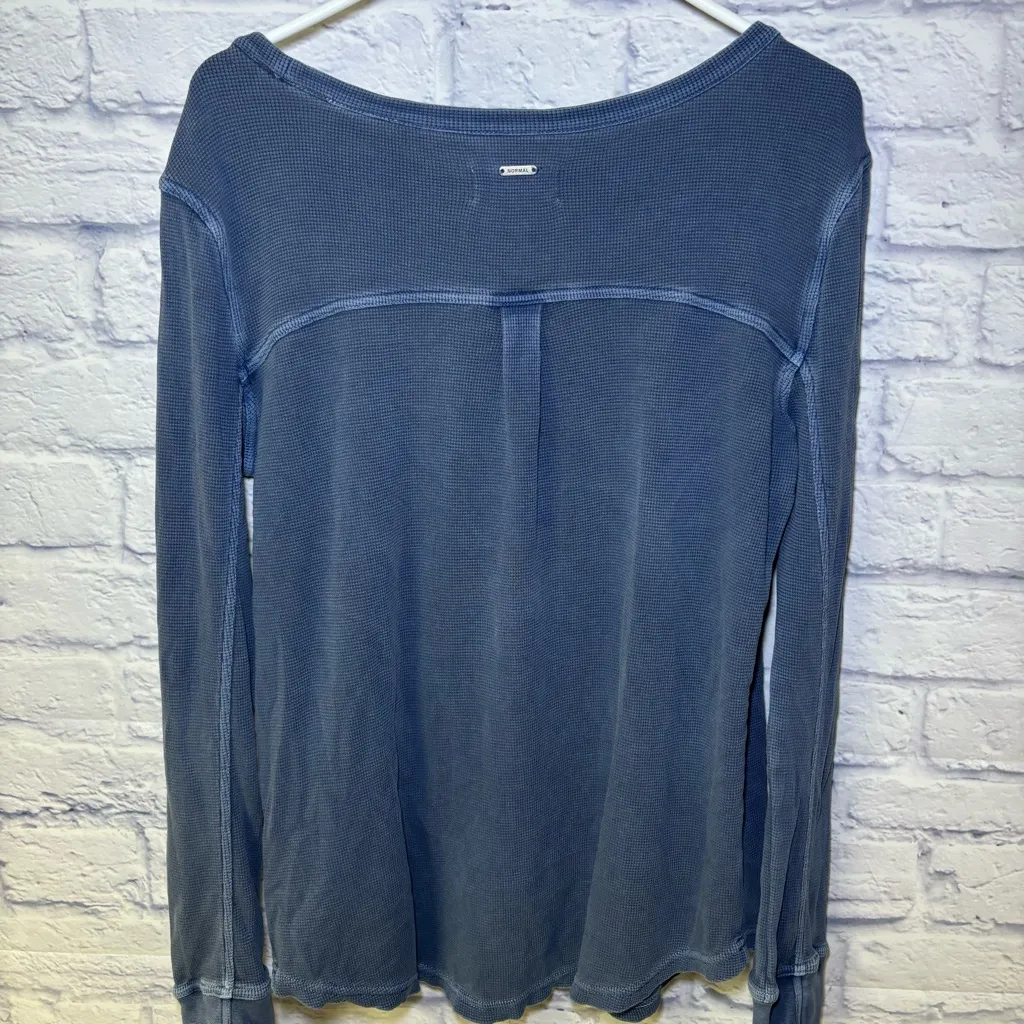 The Normal Brand Long Sleeve Thermal shirt Sz Medium Blue V Neck Vintage Classic - Image 6