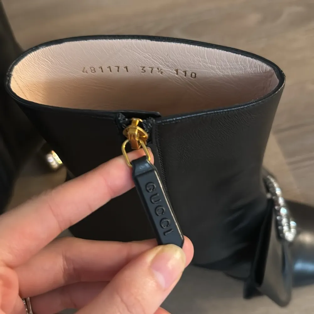 New gucci black rhinestone embellished gold block heel now heeled ankle boots - Image 13