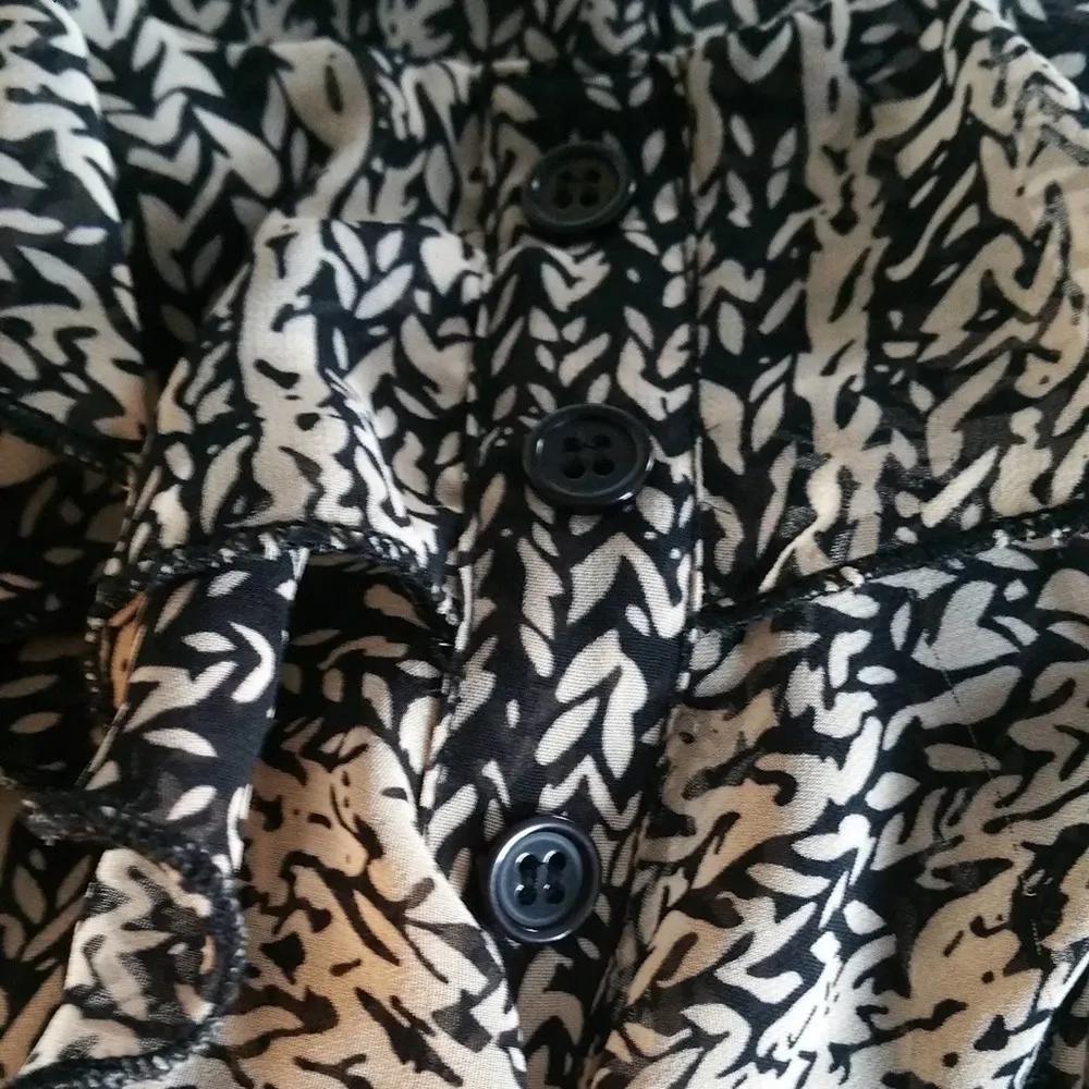 4/$30 - Forever 21 Sleeveless Ruffle Top Size S - Image 3