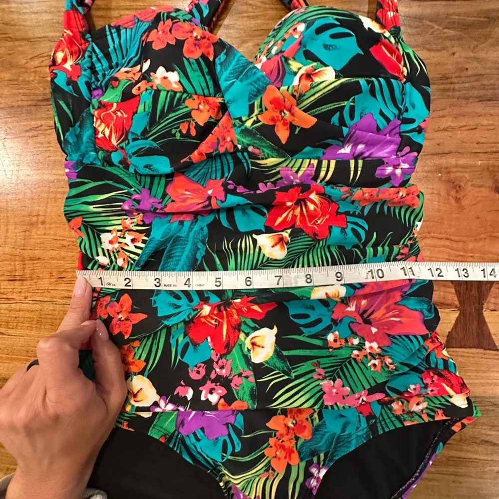 Euc Onepice woman tropical  Floral Swimwear - Image 6
