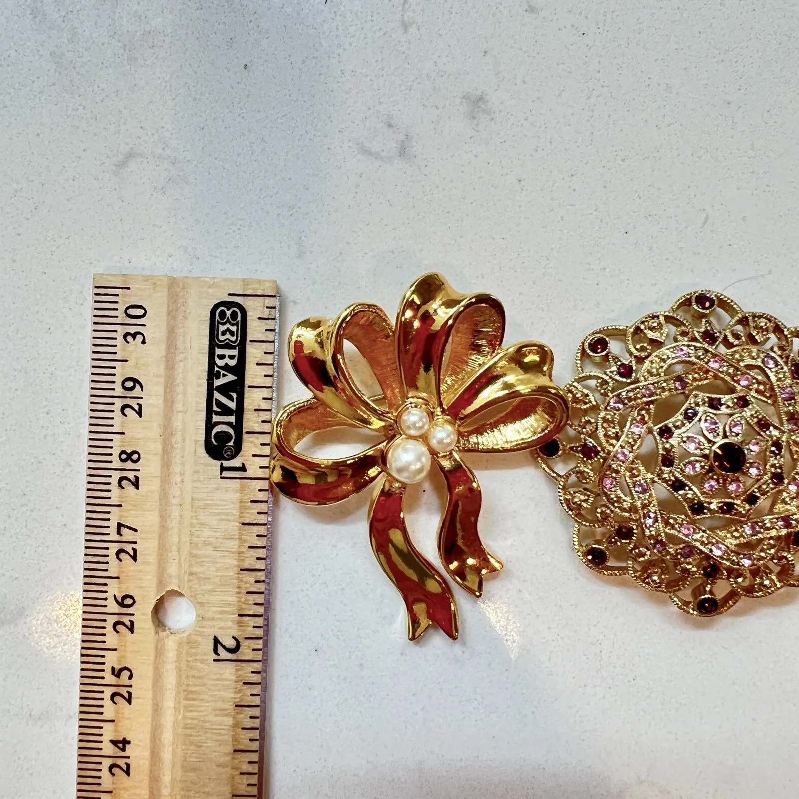 vtg Brooch Pins Lot Of 4 Gold Tone circle, leaf, round, bow - Image 6