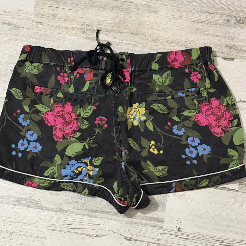 Pam & Gela Black Floral High Waist Shorts Size Large - Image 4