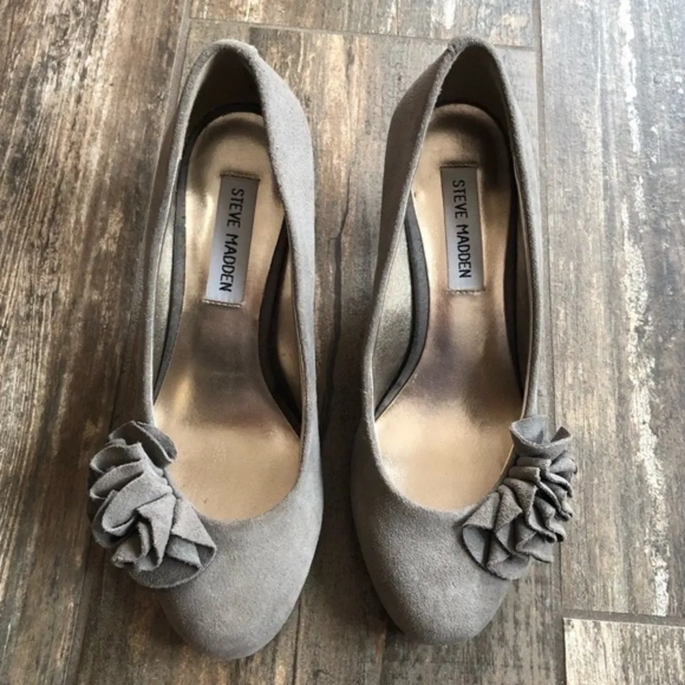 𝅺Steve Madden Preti grey suede leather heels size 6 - Image 2