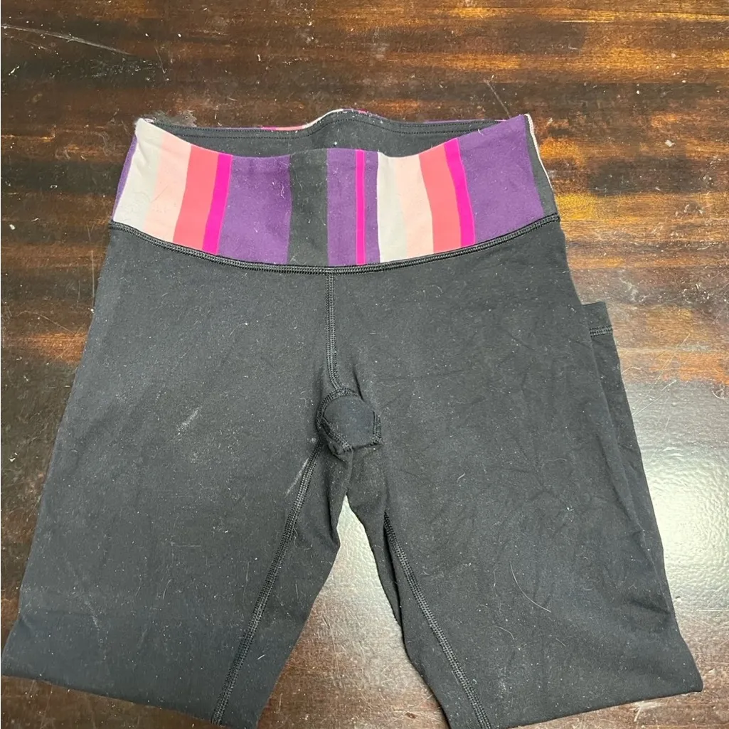 Lululemon women’s black 17” capri leggings size 4 small multi print waist band - Image 2