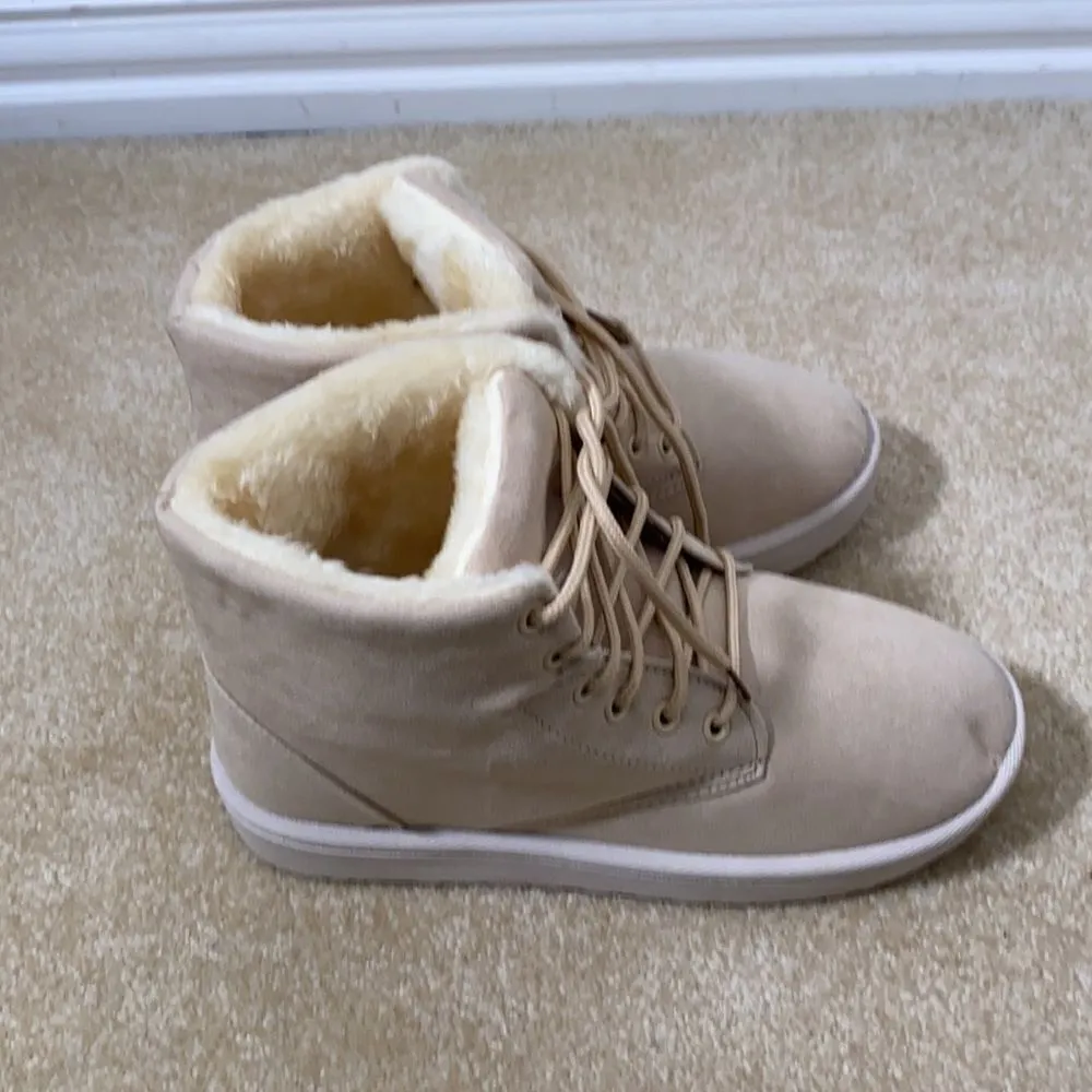 Women’s (or Men’s) Soft Faux Fur Lined Lace Up Boots Tan Size 39 EU NEW - Image 2