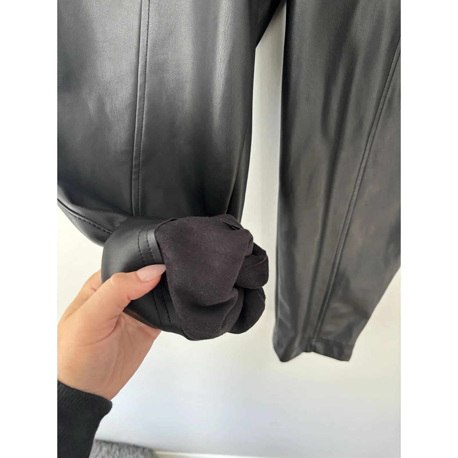 Madewell Women's High Rise Vegan Faux Leather Pull On Paperbag Pants Black‎ Sz 6 - Image 7