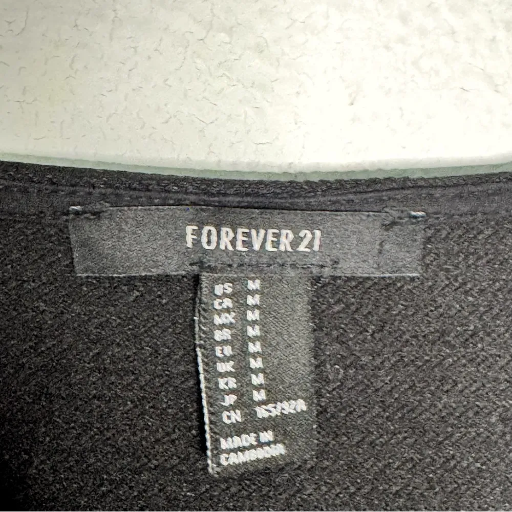 Forever 21 V neck A line sleeveless mini black dress size medium - Image 5