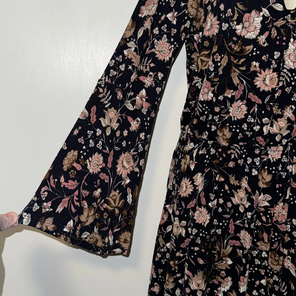 American Eagle Soft & Sexy Bell Sleeve Dress Floral Women’s Medium M - Image 4