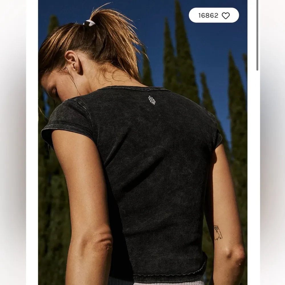 Free People Ribbed Baby Tee Washed Black size Medium - Image 3