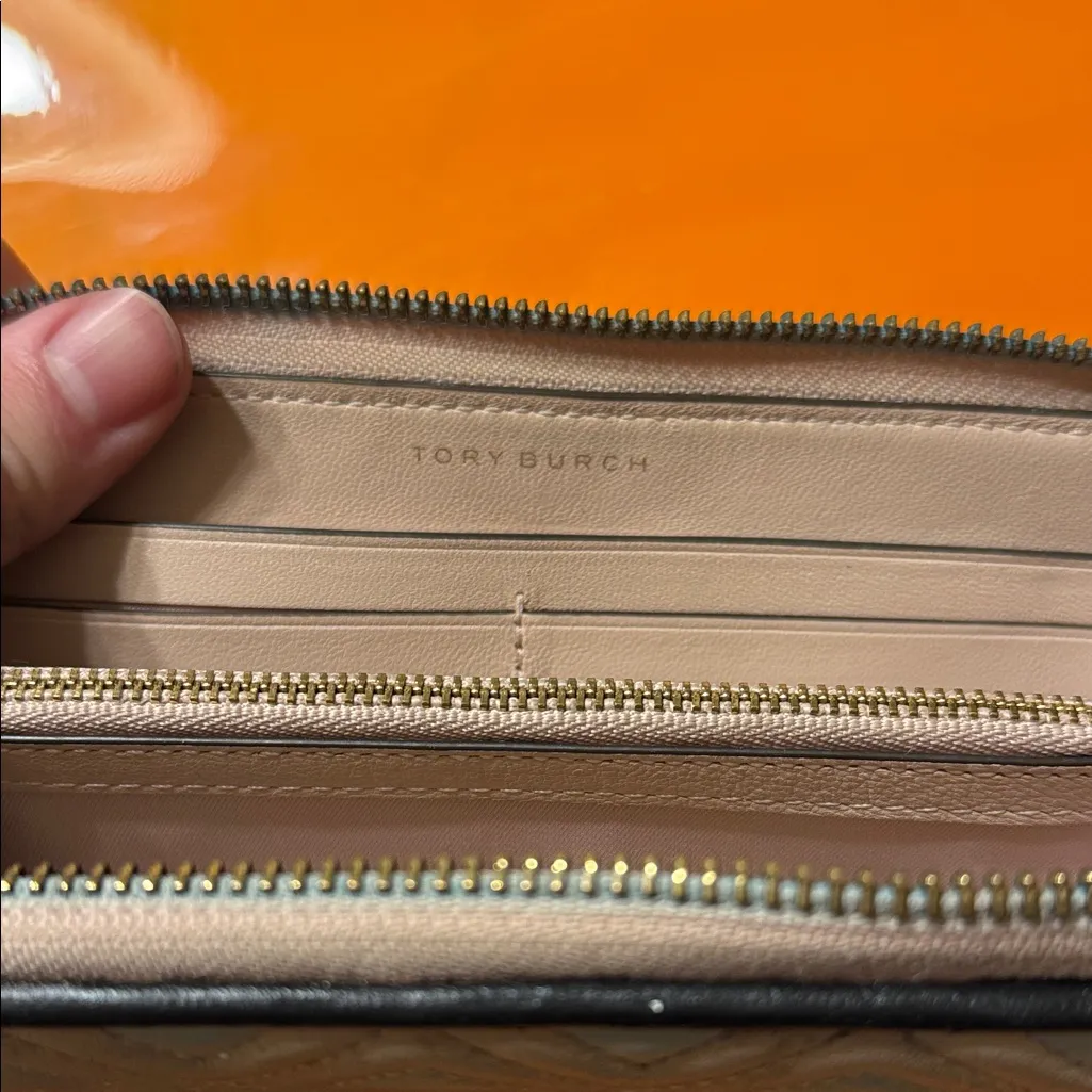 Tory Burch Quilted Beige and Light Blue Wallet - Image 3