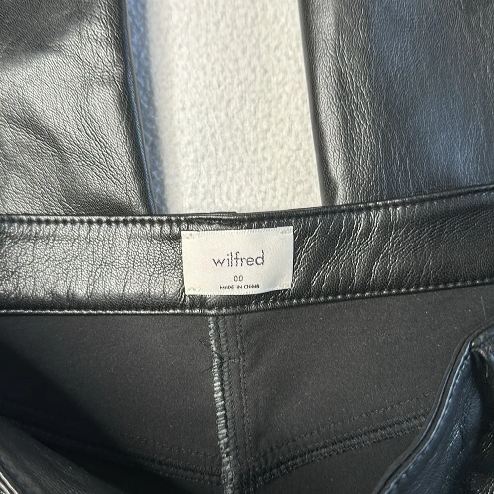 Aritzia Wilfred The Melina High Waisted Straight Leg Vegan Leather Pants Black Size 00 - Image 4