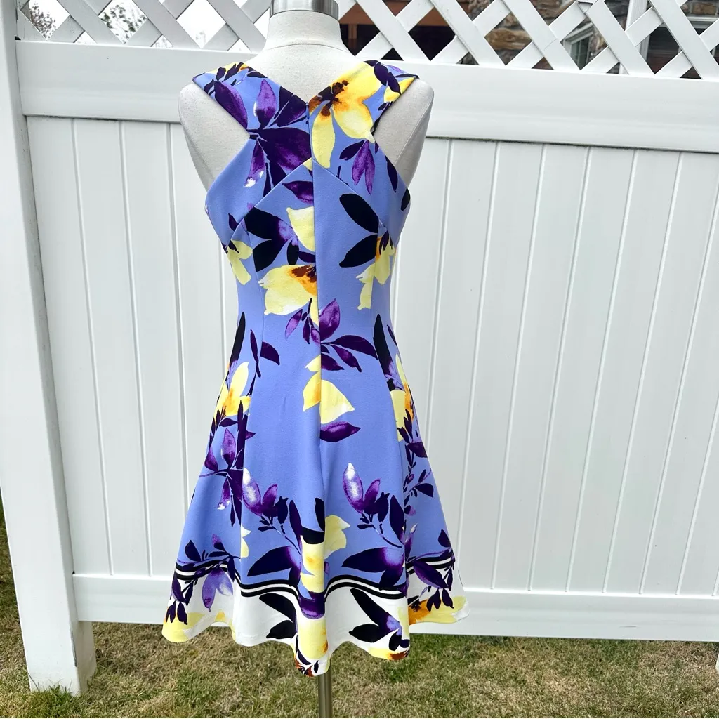 Vince Camuto Floral Print V Neck Sleeveless Dress - Image 7