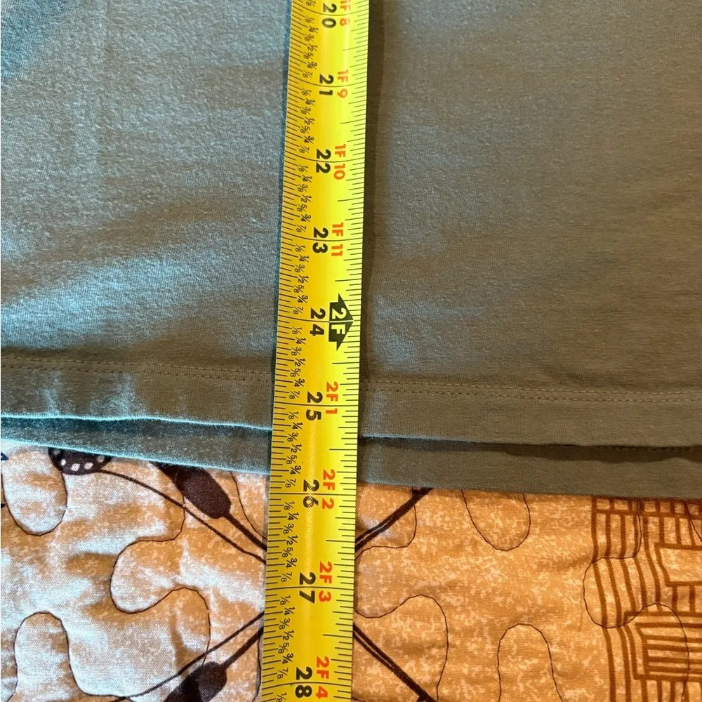 Nike  light green, short-sleeved, crew neck T-shirt women’s size L - Image 6