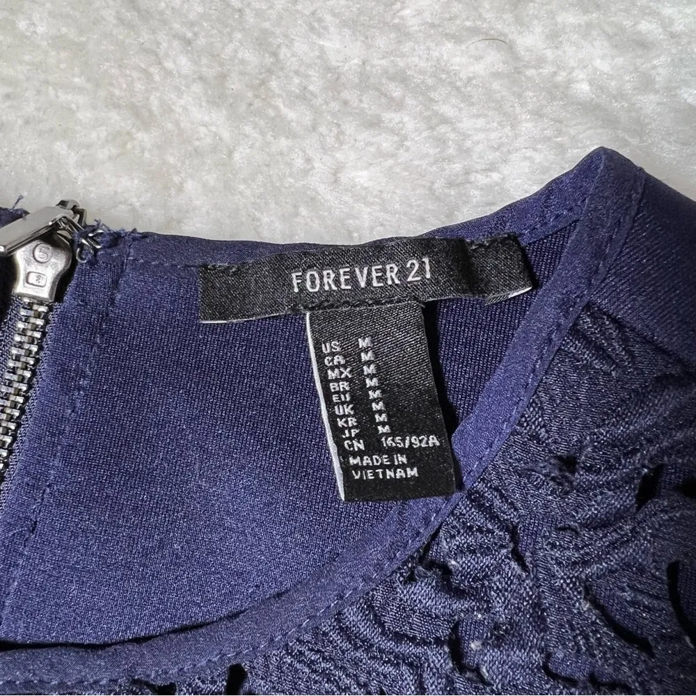 Forever 21 Navy Blue Floral Lace Sleeveless Crop Top - Image 8