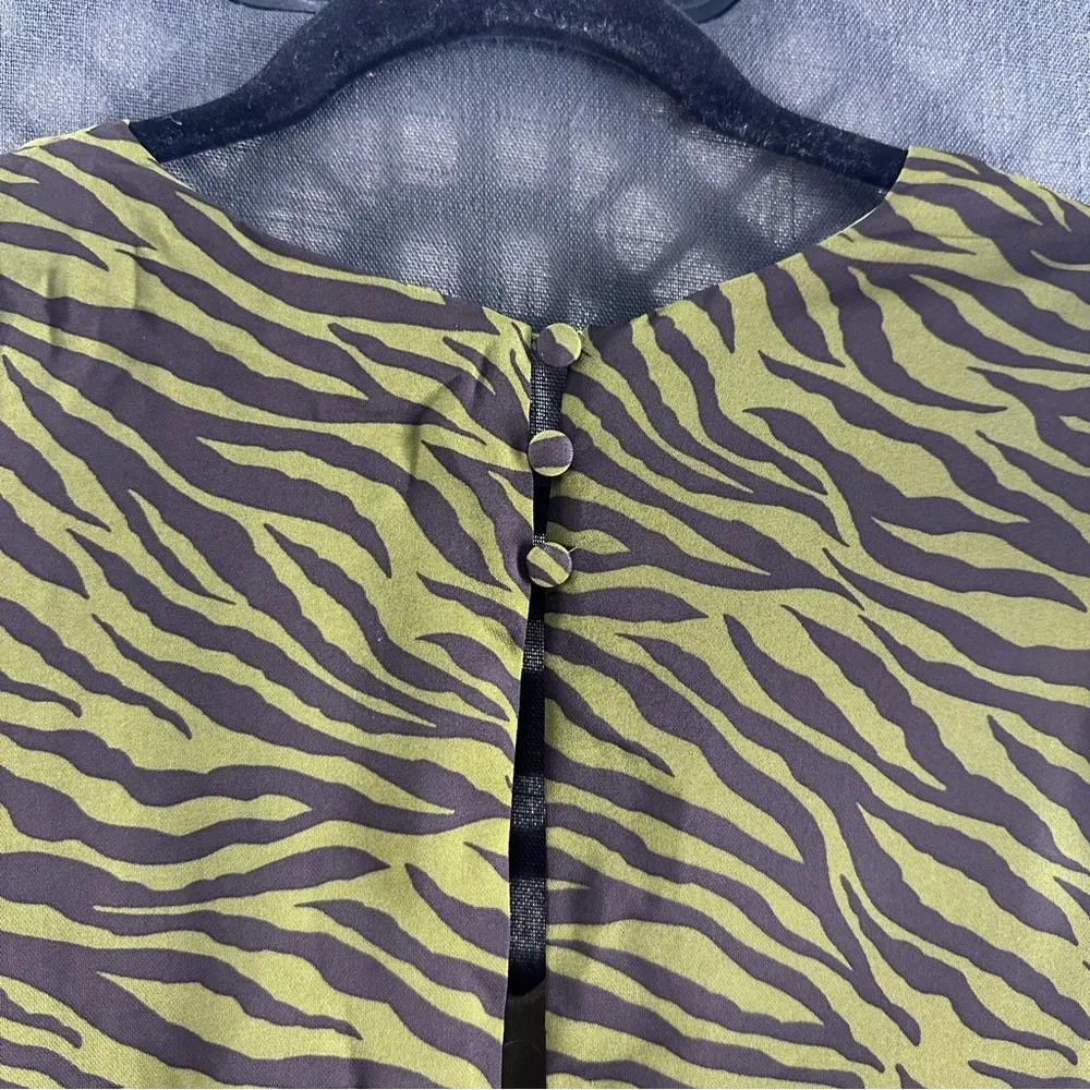 Moon River Green Long Sleeve Gown with V-neck - Image 4