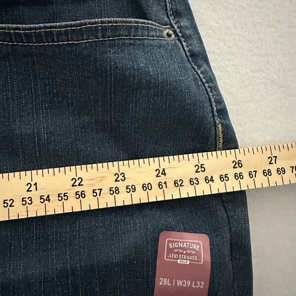 NWT Signature by Levi Strauss Women’s Pull On Skinny Jeans Contouring Size 28 Blue - Image 4