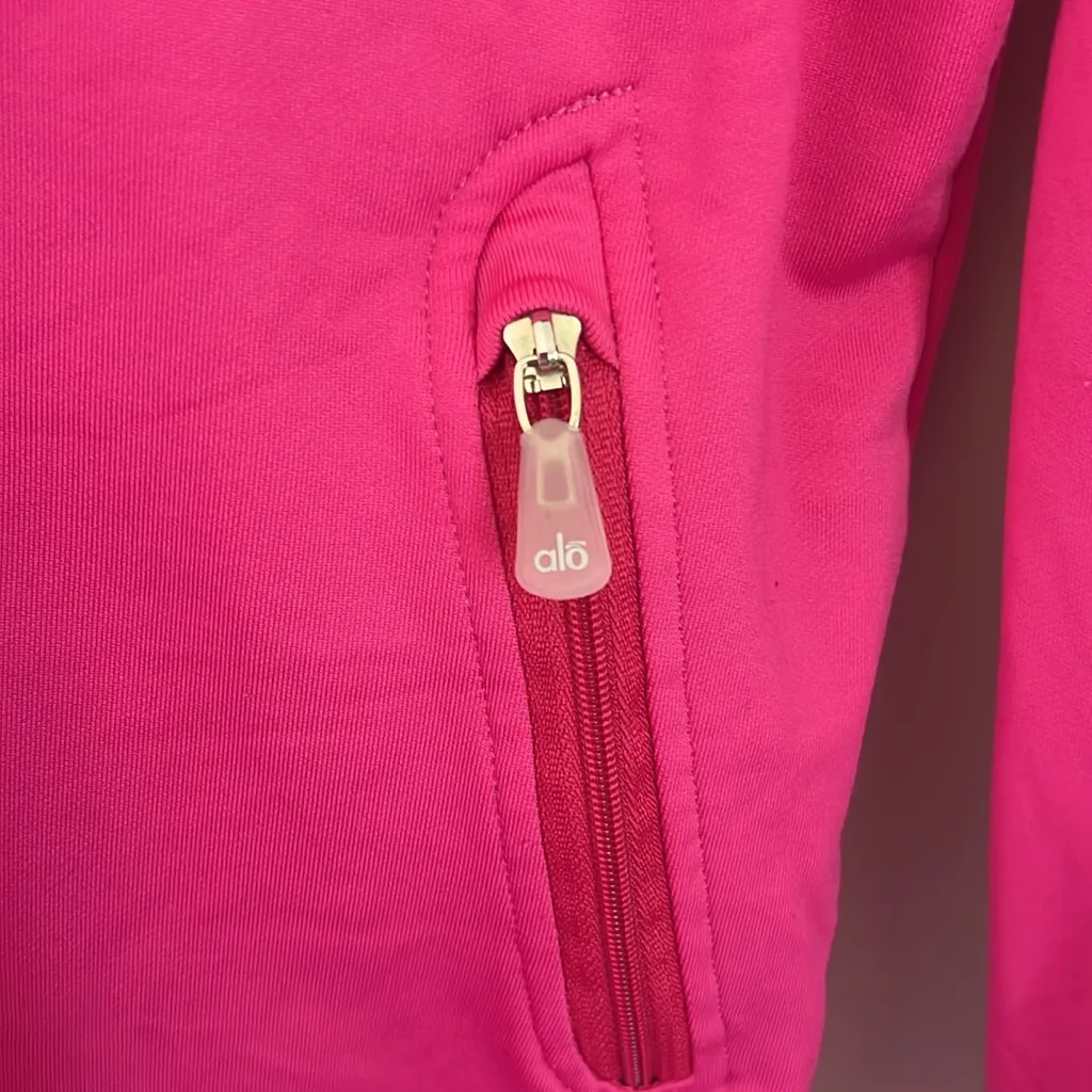 ALO Yoga Coolfit Vibrant Pink Zip up jacket.  Size S - Image 3