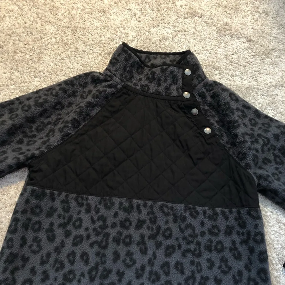 fleece leopard pattern jacket top, size small - Image 5