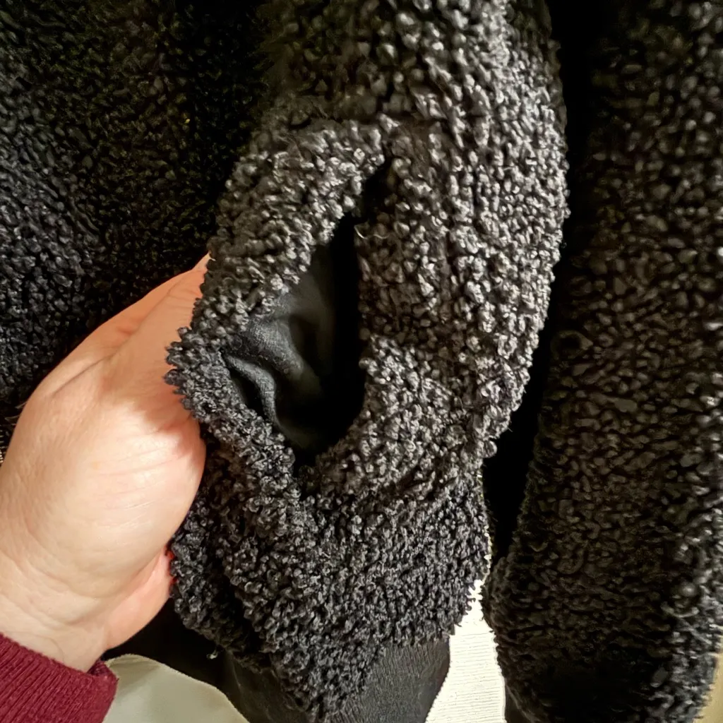 Black Sherpa bomber jacket Size L - Image 4