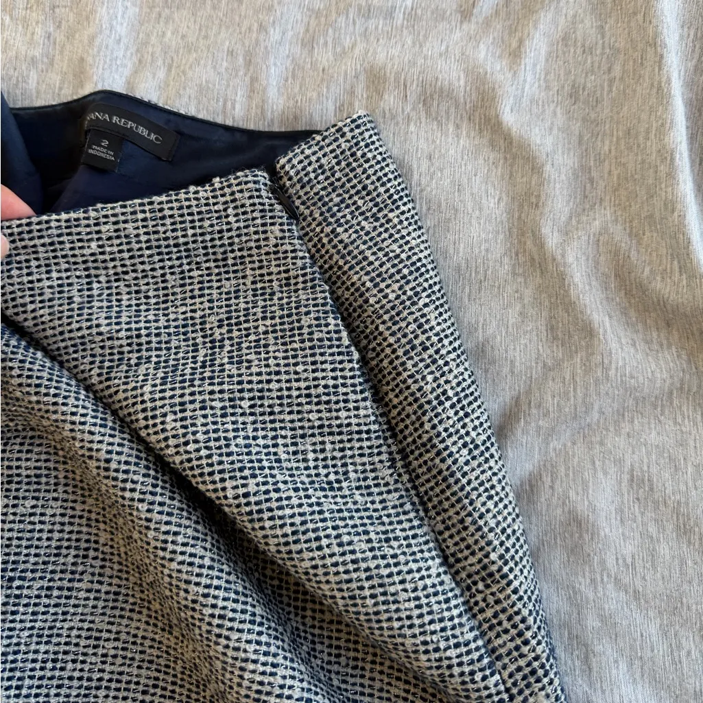 Banana Republic Tweed Skirt Navy White 2 Frayed Edges Metallic Threads Preppy - Image 3