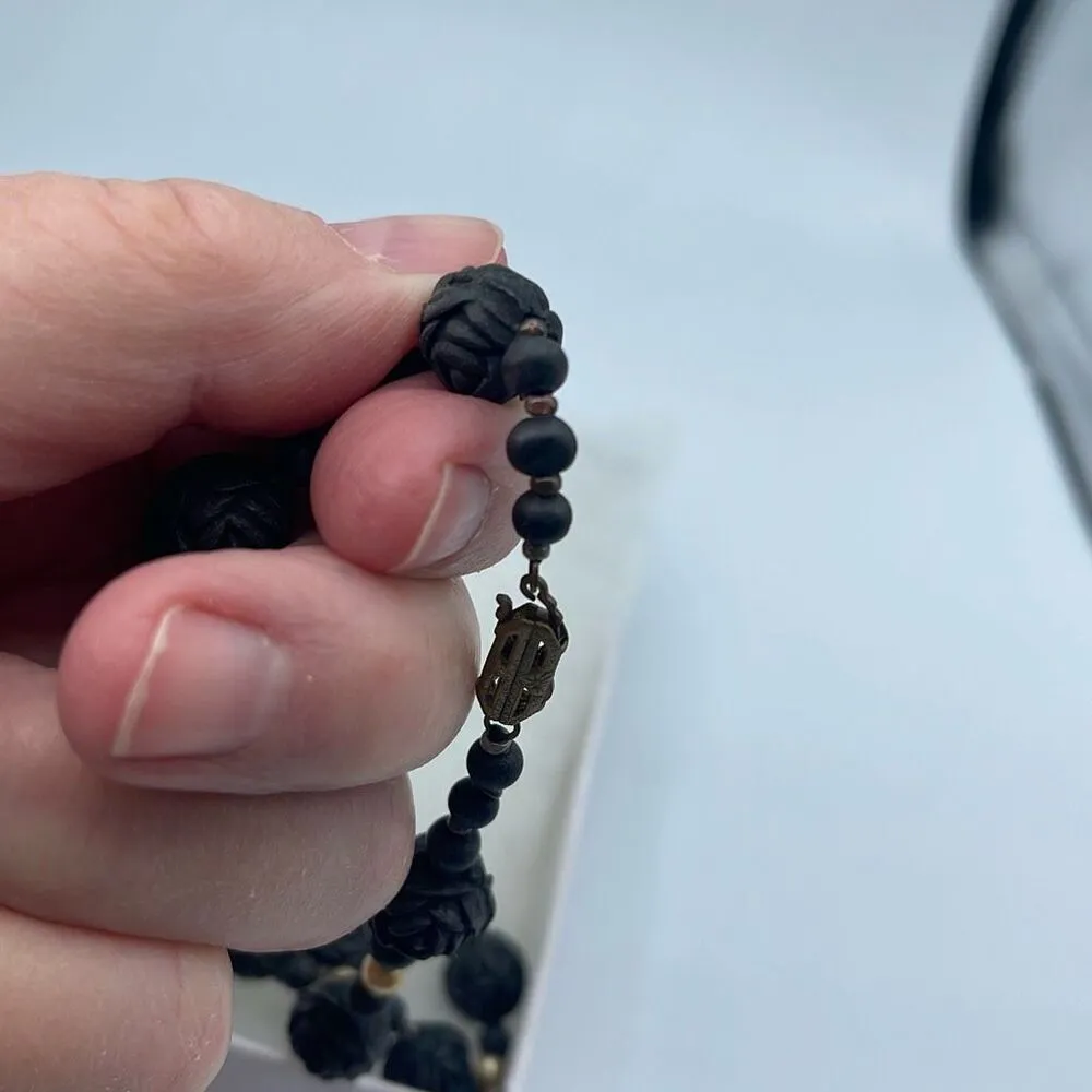 Vintage Victorian black rose pressed beaded mourning necklace. Gold - Image 4