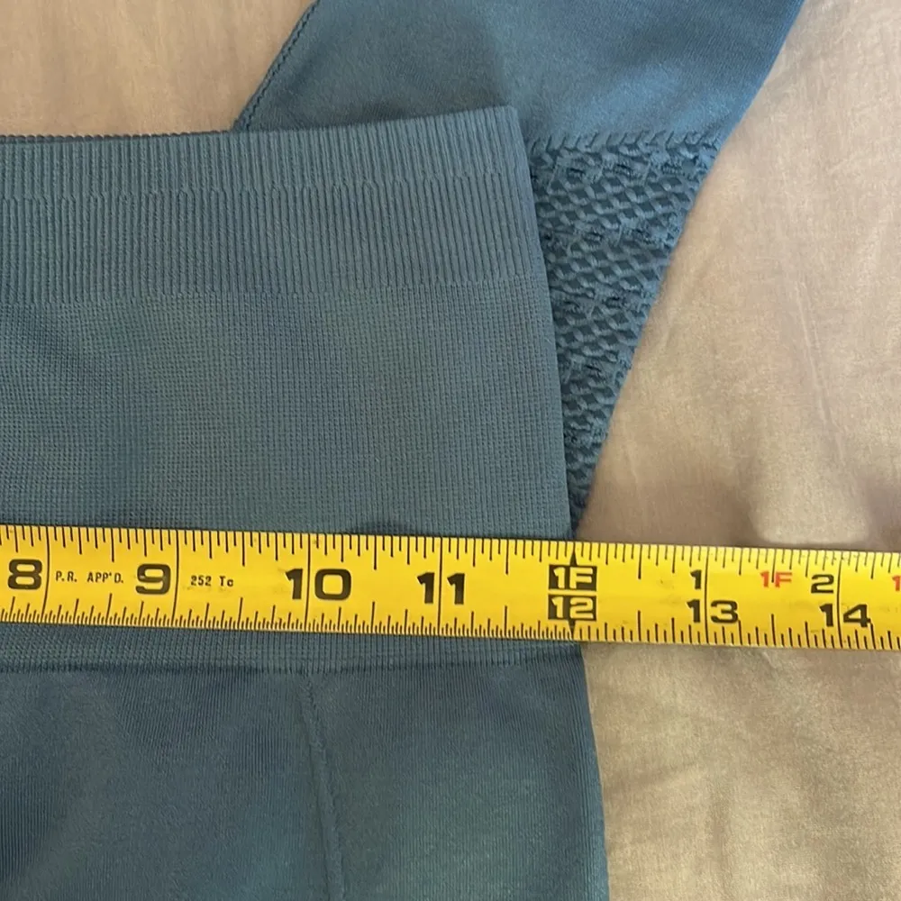 Women's Fabletics Teal Weave Cut High Rise Athleisure Leggings Size XS EUC #1943 - Image 6