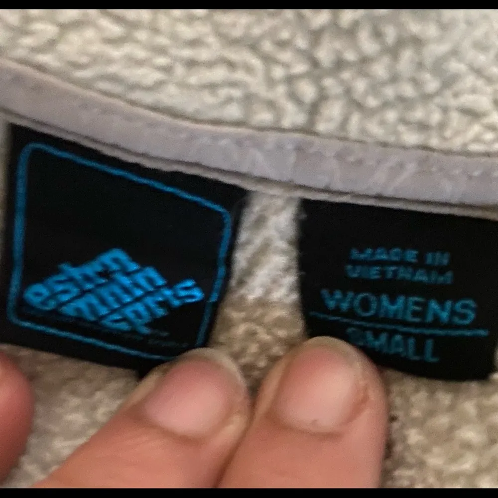 Eastern Mountain Sports cream & tan polartec full zip size small fleece. - Image 4