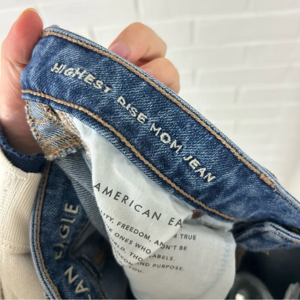 American Eagle Distressed Highest Rise Mom Jeans Size 10 - Image 3