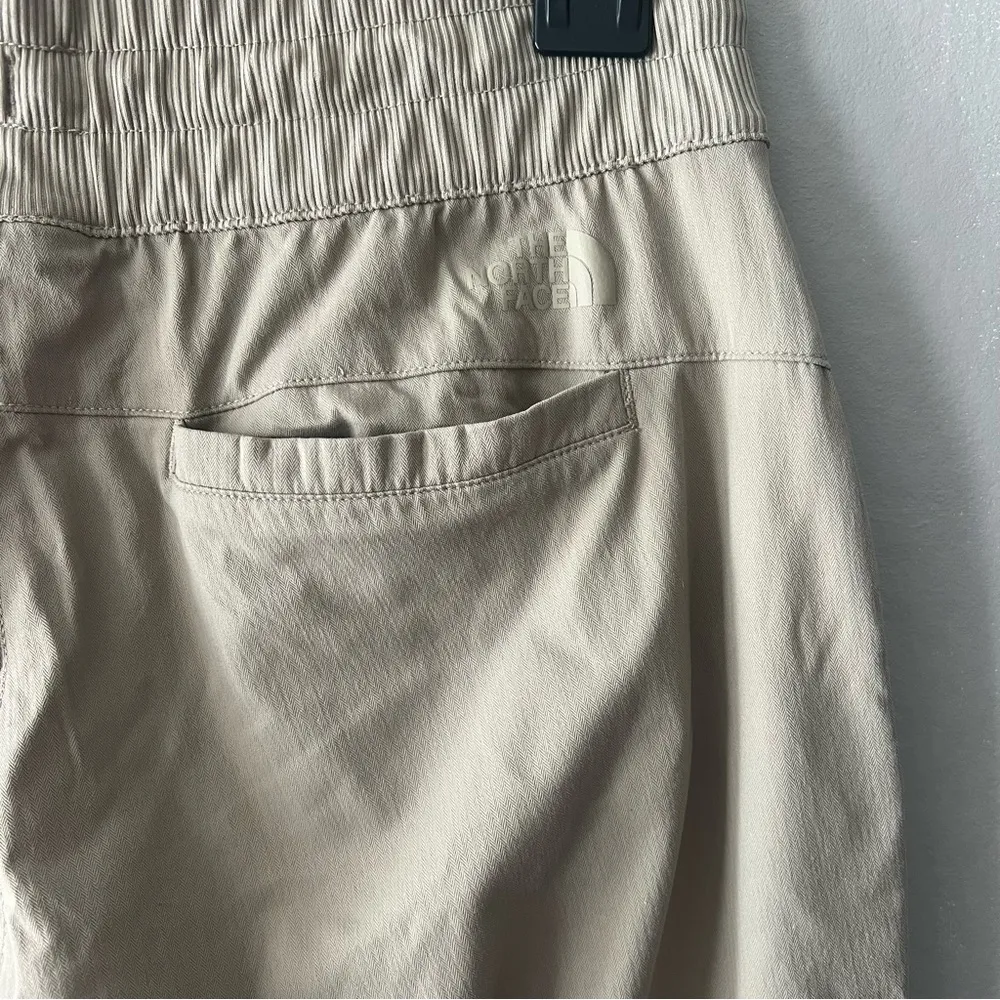 The North Face Tan Lightweight Hiking Pants Size Medium - Image 7