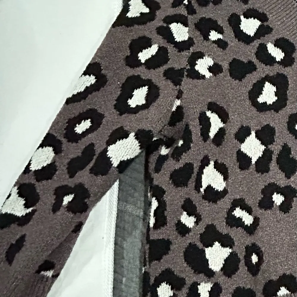 Grey/ purple  chunky neck cheetah print sweater size XL - Image 4