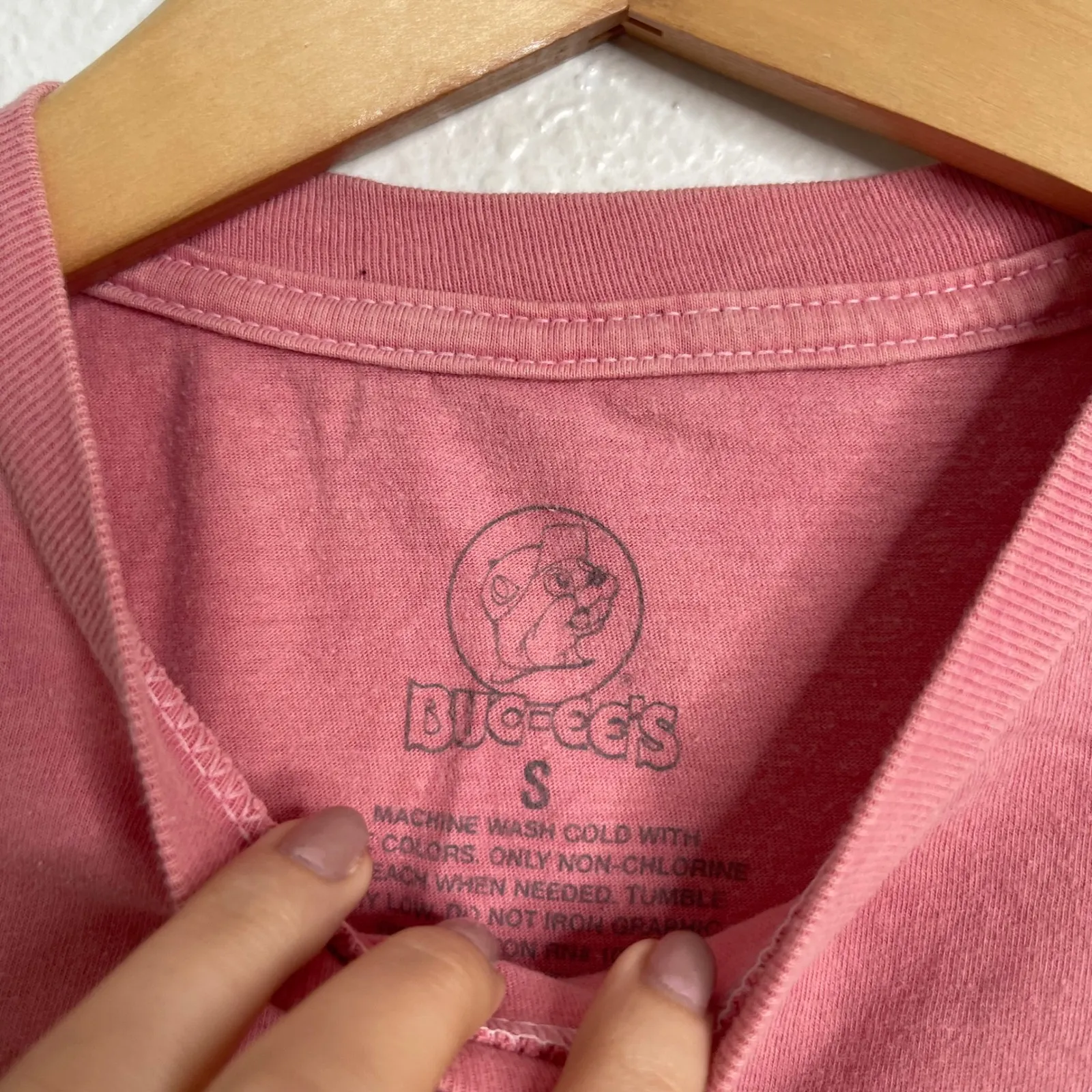 Bucees Graphic T Shirt Pink Short Sleeve Roadtrip Van Graphic Tee Women's Size S - Image 4