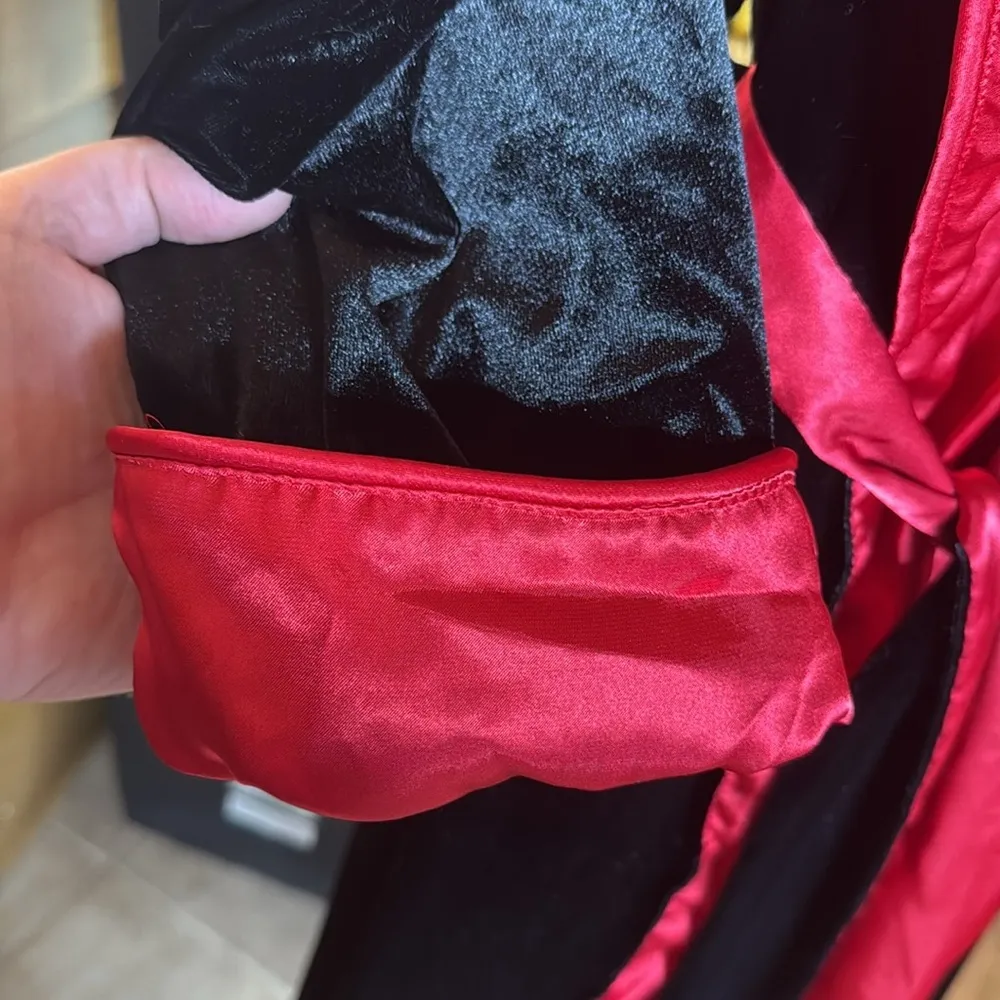 Vintage Jaclyn Smith Studio Velour Black with Red Trim Robe Size Medium Large - Image 7