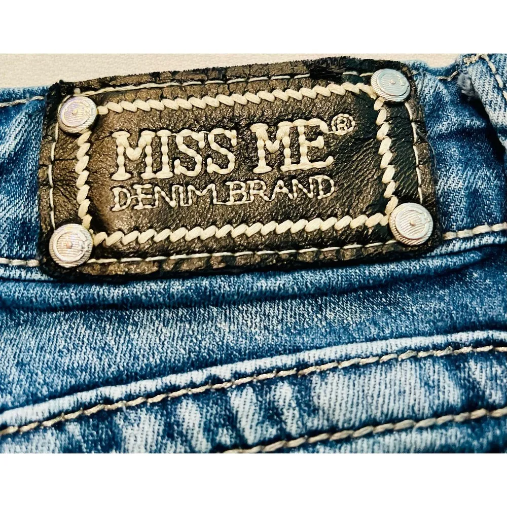 Skinny jeans cutoff raw edge denim shorts size 26 - Image 3