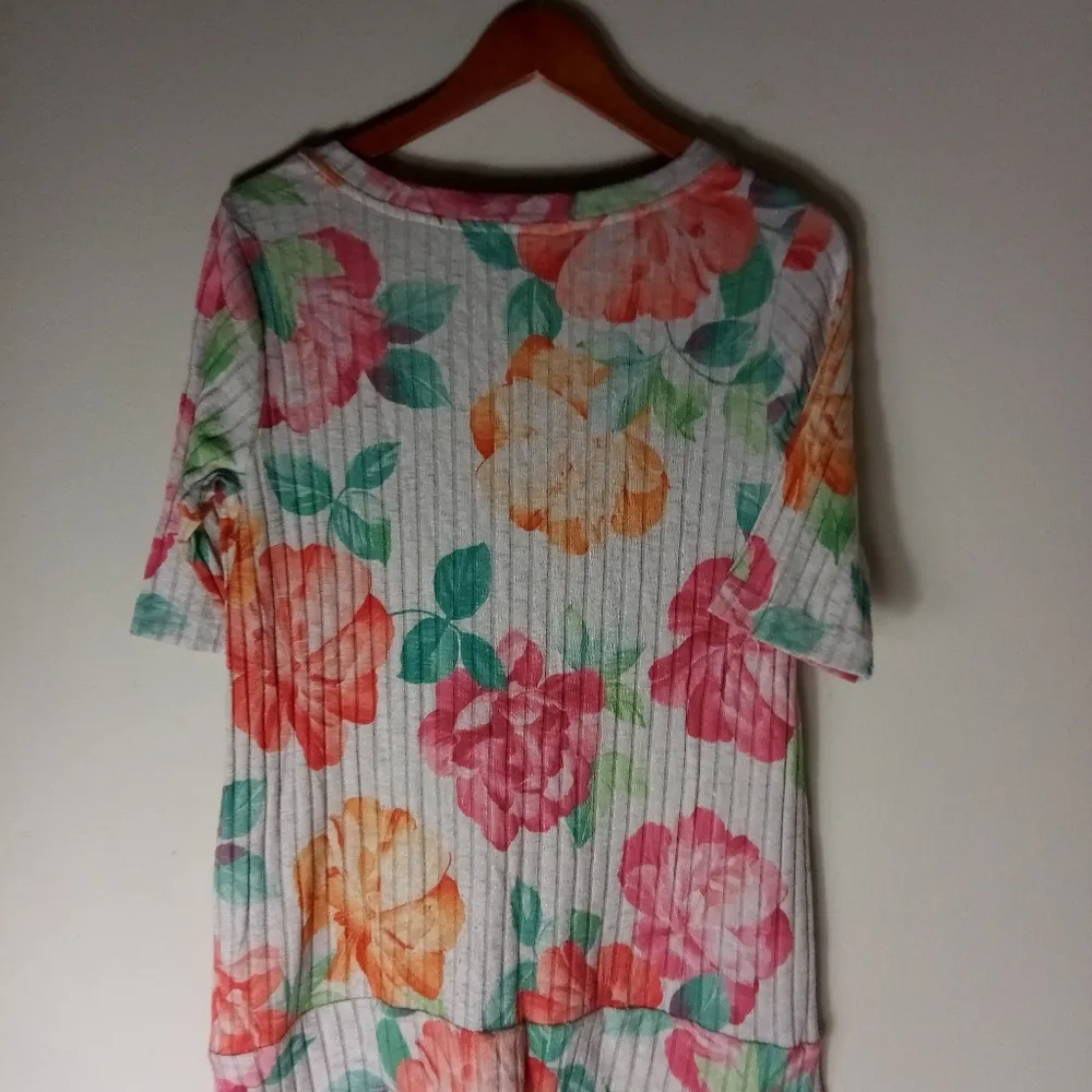 Soft Surroundings M Gray Orange Pink Roses Top - Image 3