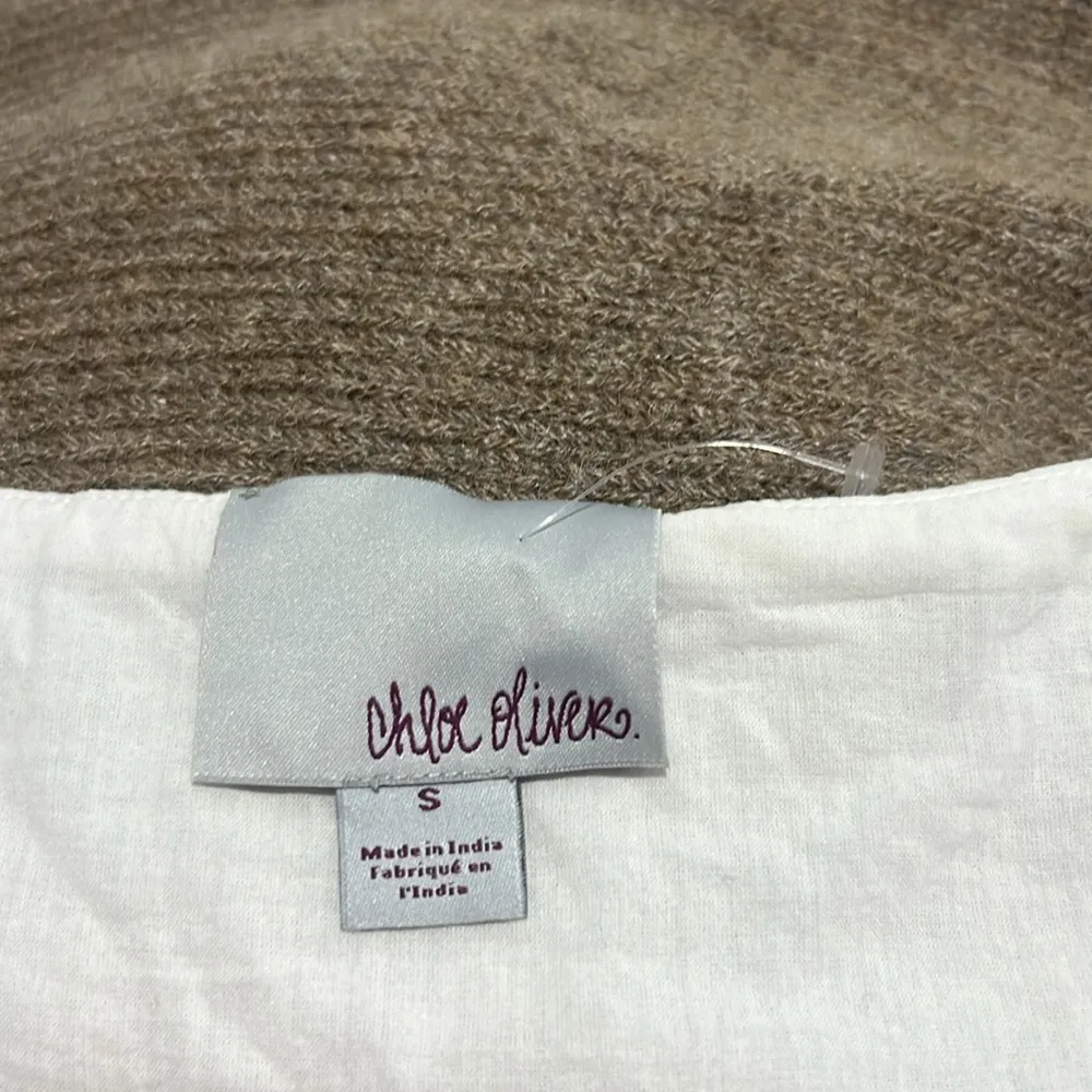 NWOT- CHLOE OLIVER Embroidered Top in small - Image 5