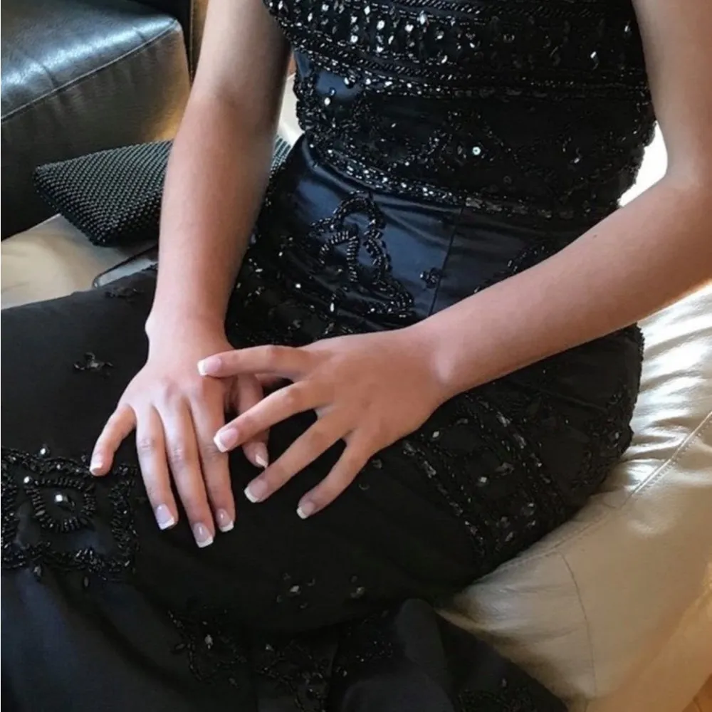 Elegant Black Prom Dress Size 0 - Image 6