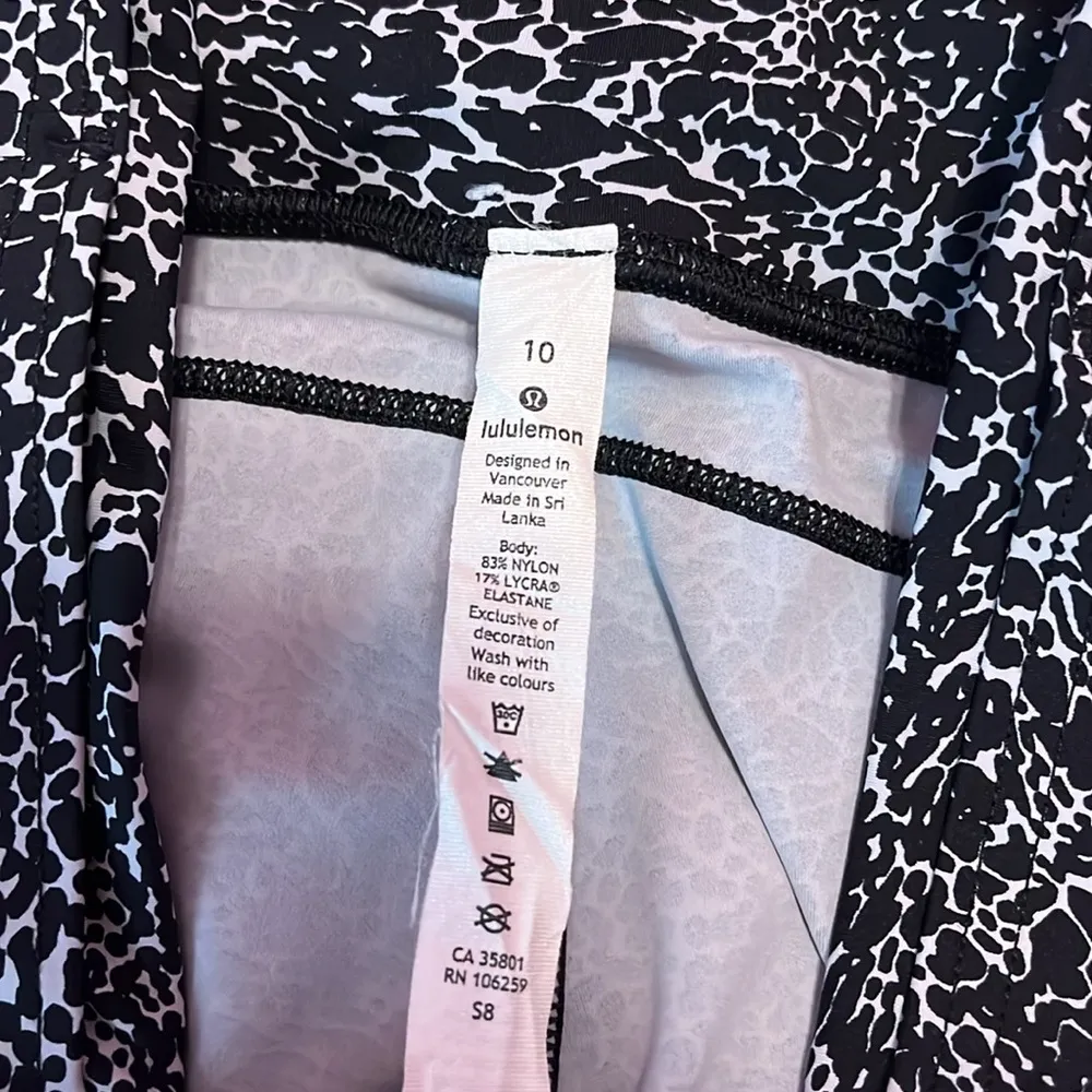 Lululemon Black and White Patterned Leggings - Image 2