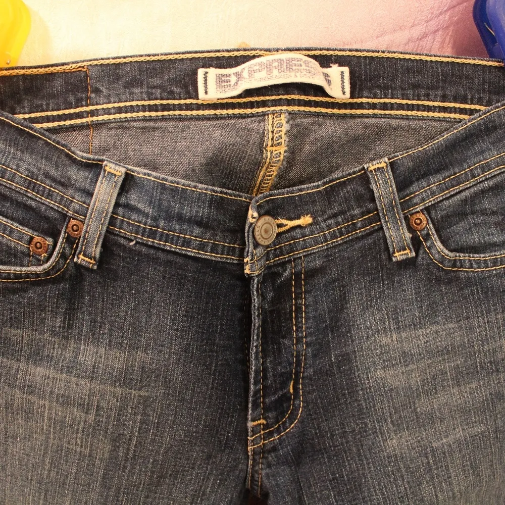 Express Precision Fit Flare Jeans Sz 6L - Image 3