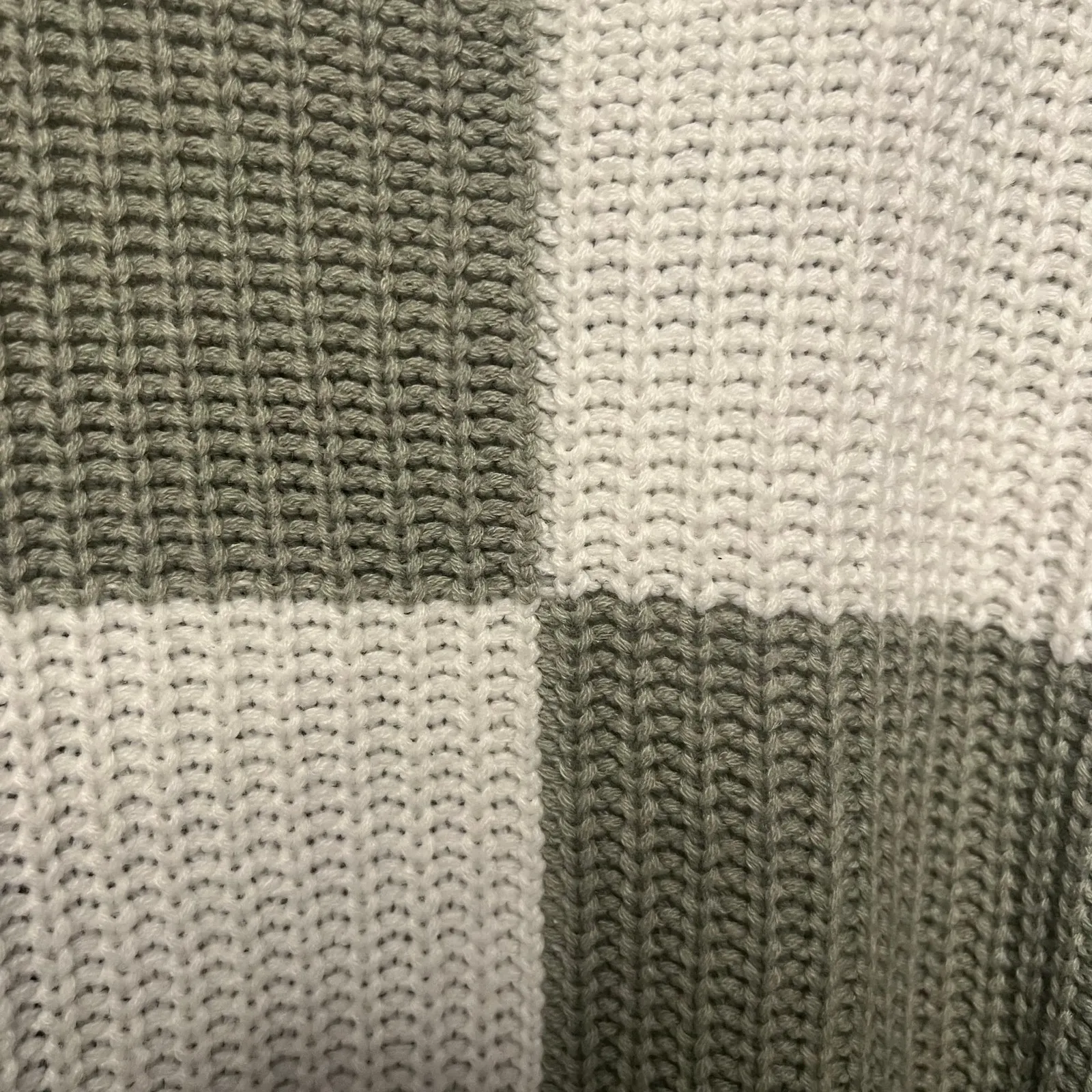 Moon & Madison Checkered Green and White Cropped Oversized Sweater Sz Medium - Image 7