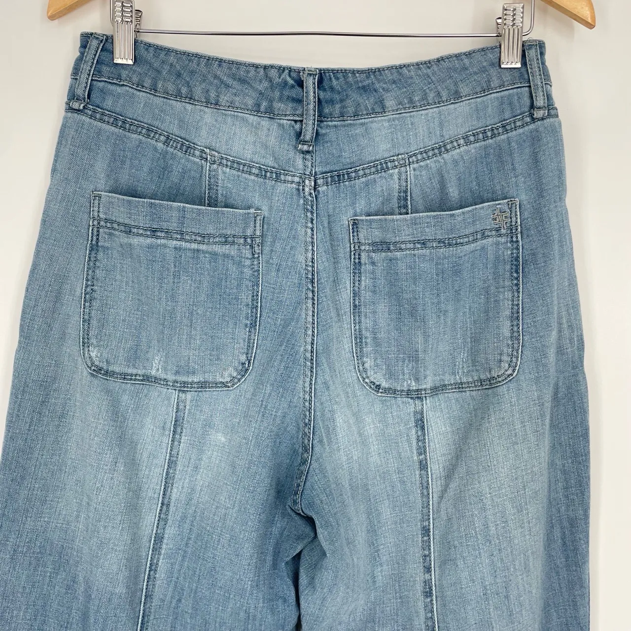 Anthropologie Frayed Women's Semi Distressed Relaxed Light Wash Jeans Size M‎ - Image 5