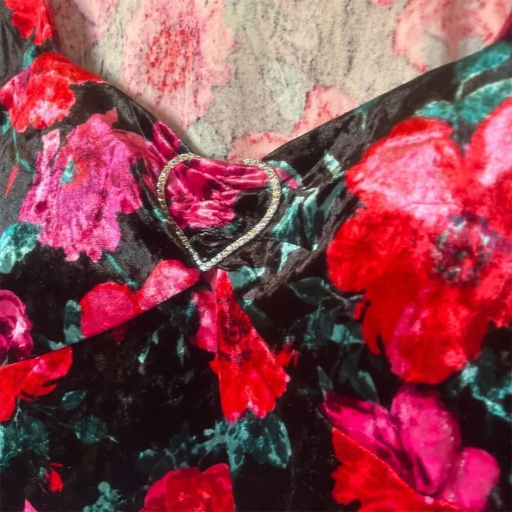 Madden NYC Junior's 2XL Velvet Cropped Top Floral Rhinestone Heart Red Size XXL - Image 8