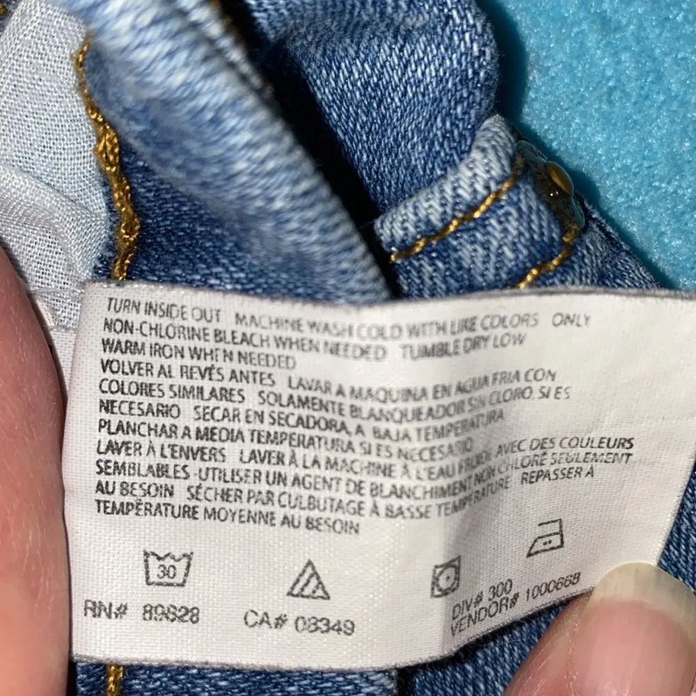 GLORIA VANDERBILT Amanda light wash blue jeans average length 5 pockets size 10 - Image 9