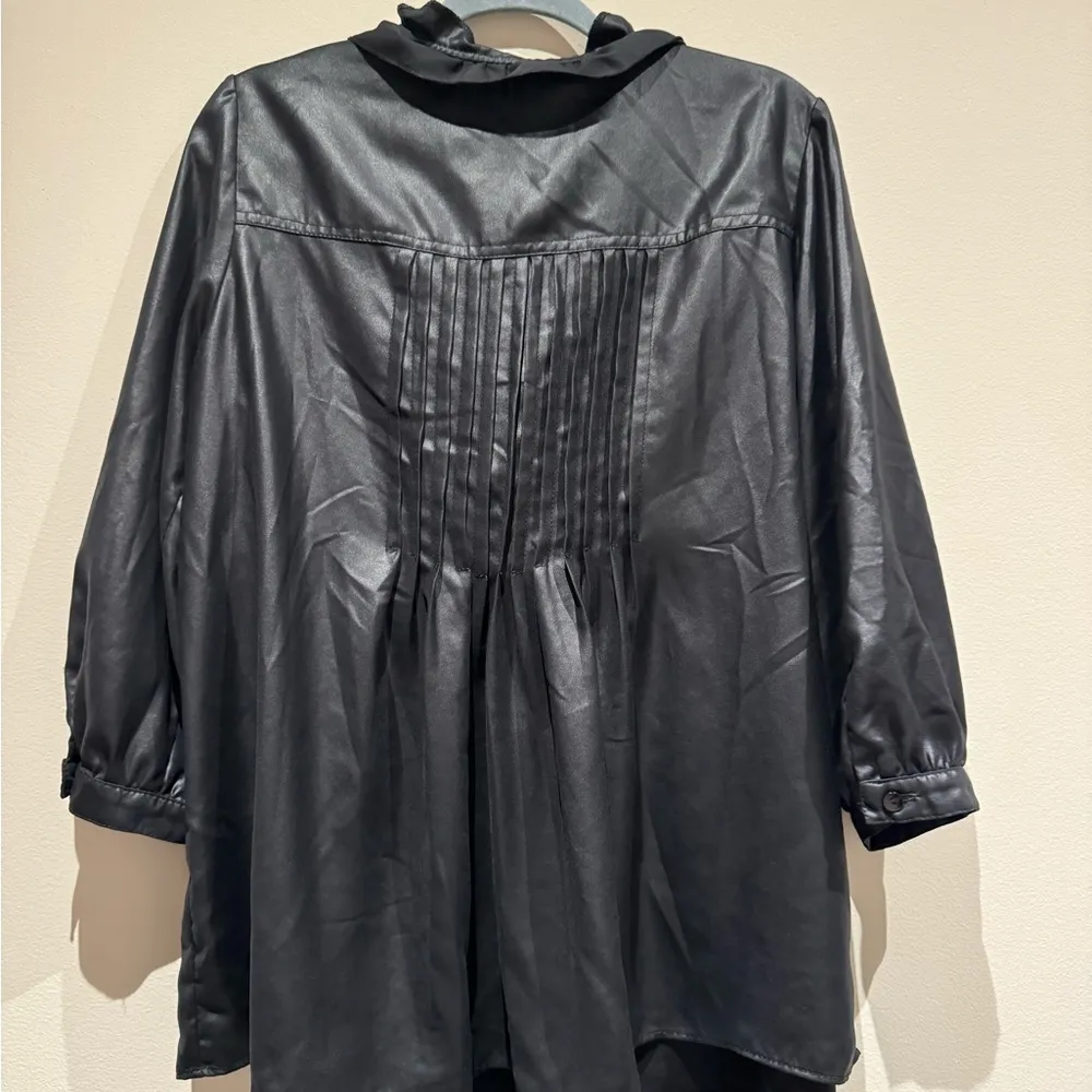 People like Frank leather look pleated front ruffled blouse size medium - Image 6