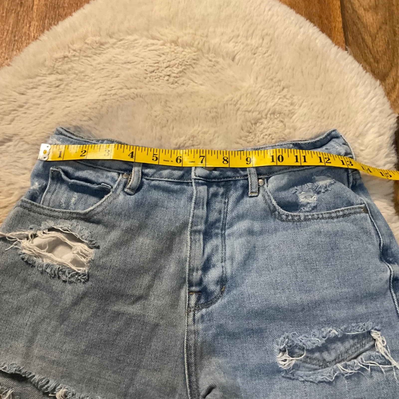 Pacsun Mom Jean Shorts Size 25 Cut Off‎ Denim Shorts Raw Hem - Image 2