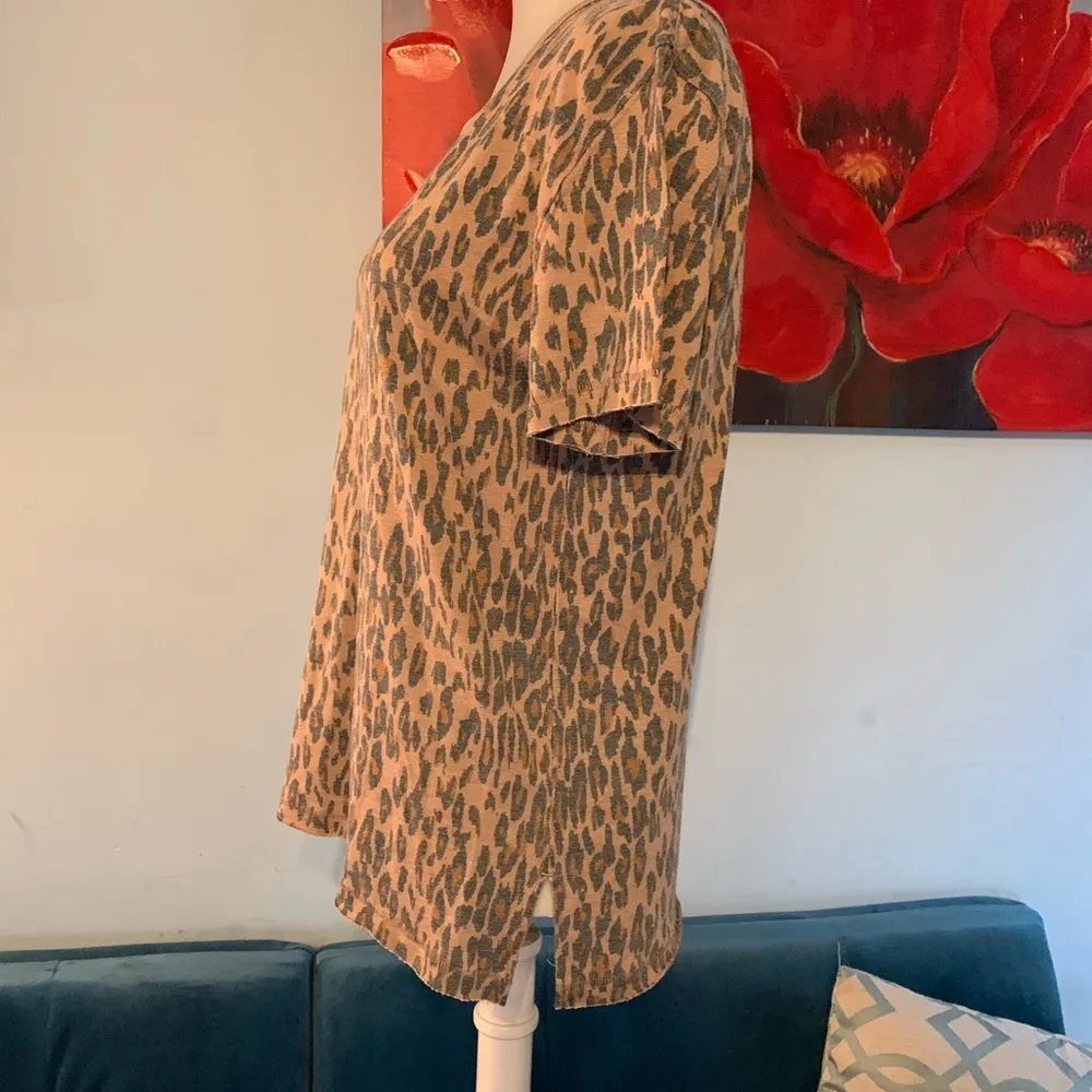 FREE PEOPLE Top shirt Womens Size XS Leopard Print Short Sleeves Casual - Image 3