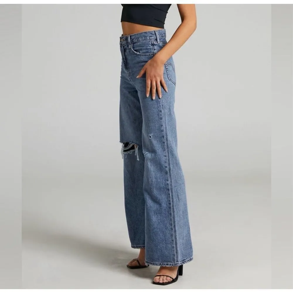 ✨Levi’s High Loose Flare Sz 27 Jean in Take Notes✨ - Image 2