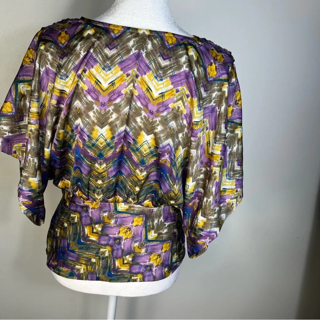 Anthropologie Fei XSBlue Grey Geometric Feather Top Vneck Kimono Drapey Sleeves - Image 9