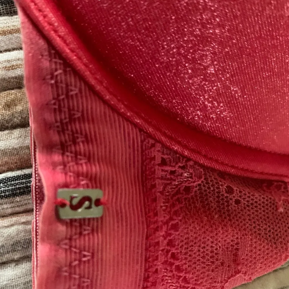 Elegant Red Lace Bra Intimates Size undefined - Image 2